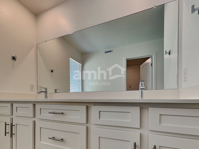 Building Photo - 9556 Harkes Dr