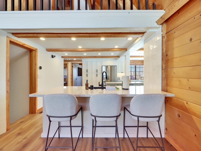 Building Photo - 656 Aspen Dr