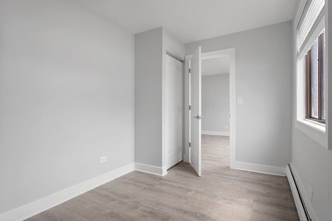 Building Photo - 6826 N Ridge Blvd