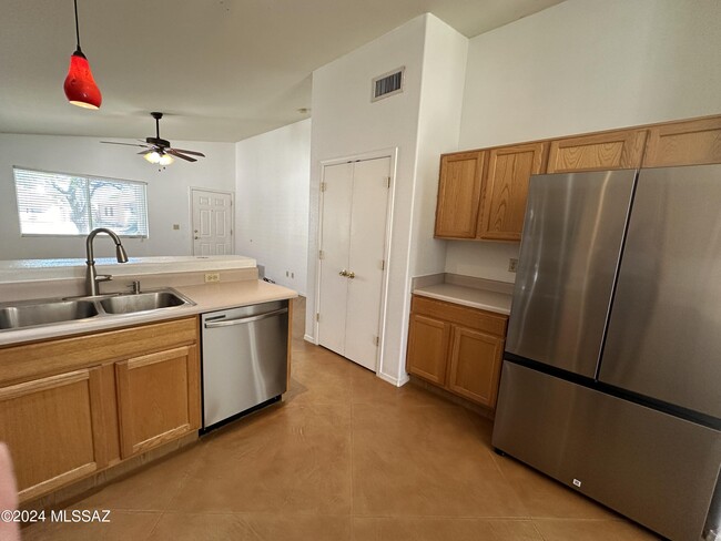 Building Photo - 8673 S Desert Dove Dr