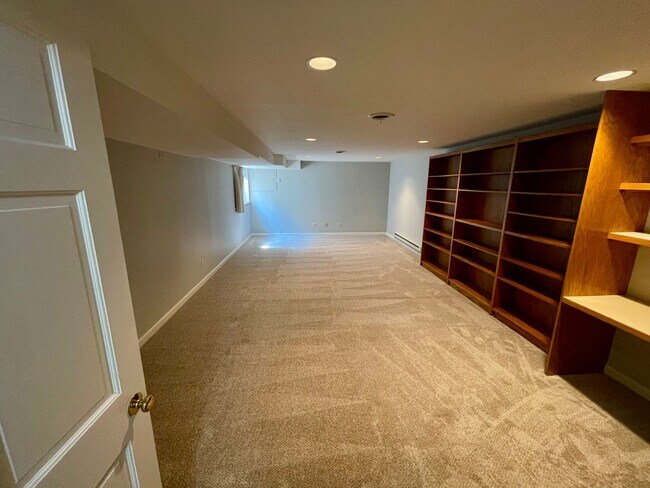 Building Photo - Beautifully Updated 3-Bed, 3-Bath Townhome...