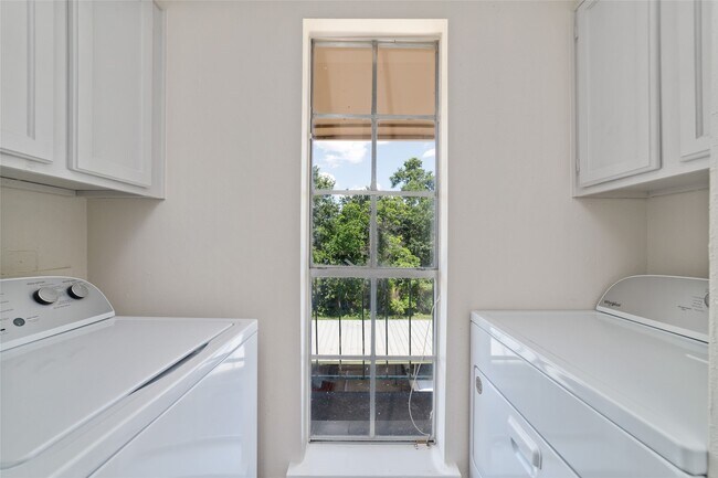 Building Photo - 3770 Lovers Wood Ln