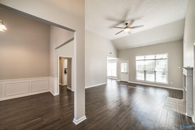 Building Photo - 129 High Noon Ln