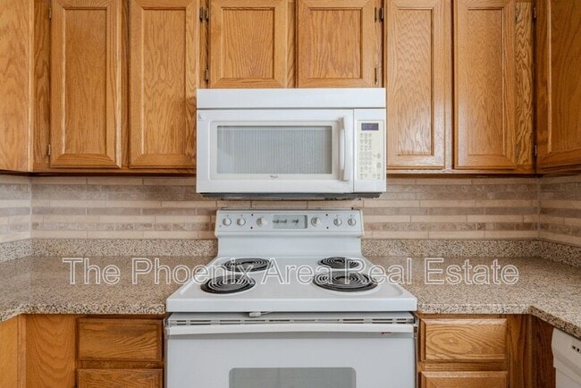 Building Photo - 2985 N Oregon St