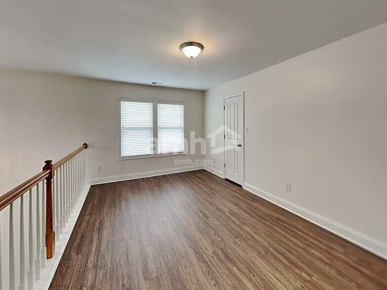 Building Photo - 10502 Carver Falls Rd