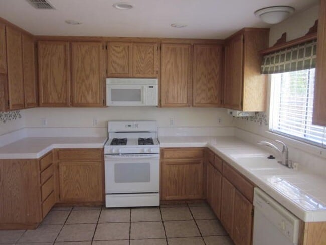 Building Photo - 221 Ali Ct