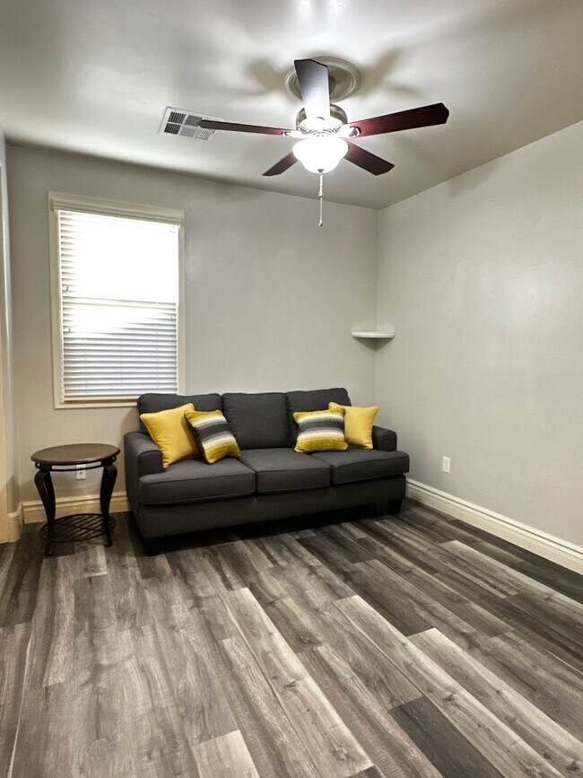 Building Photo - HIGHLY DESIRABLE AND SPACIOUS HOME FULLY EQUIPPED WITH SOLAR PANELS + LANDSCAPING INCLUDED