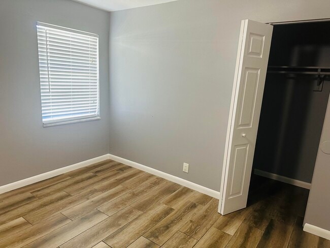 Building Photo - 9305 Sunrise Dr