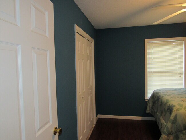 Building Photo - 142 Roanoke Dr