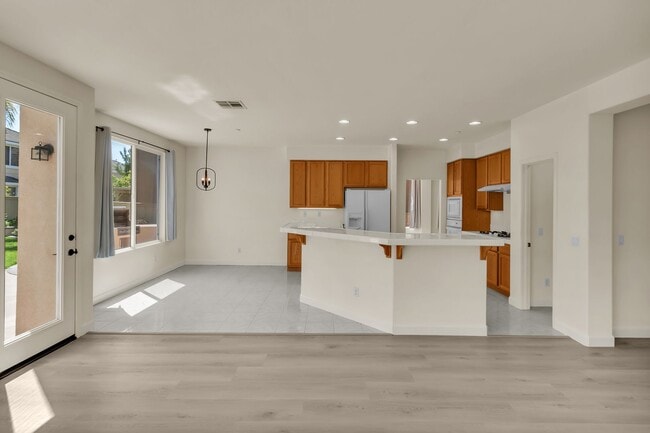 Building Photo - 10 Clearwater Cove