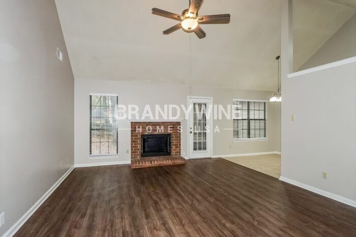 Building Photo - 5762 Riverhead Ave