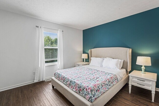 Building Photo - Luxurious 4-Bedroom Furnished Home in West...