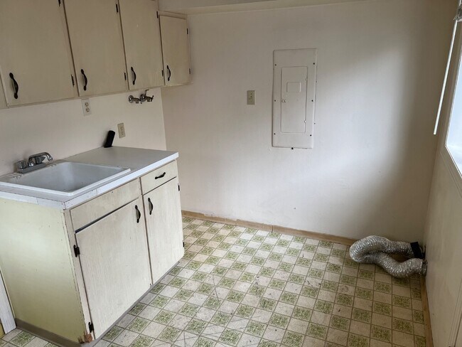 Building Photo - 36 N Peach St