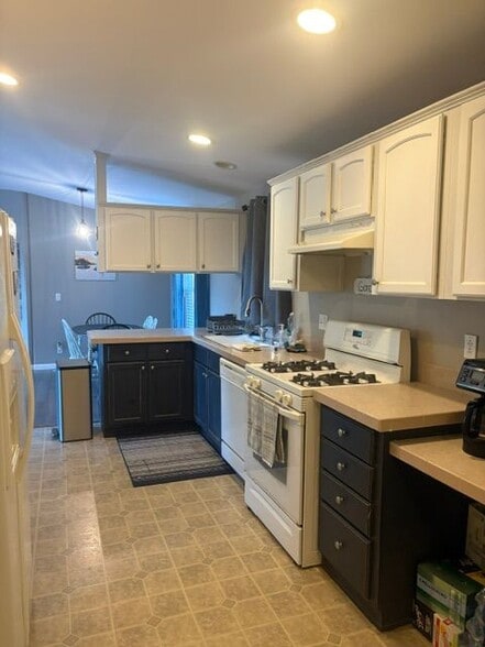 Building Photo - 1077 Arroyo Grande Dr