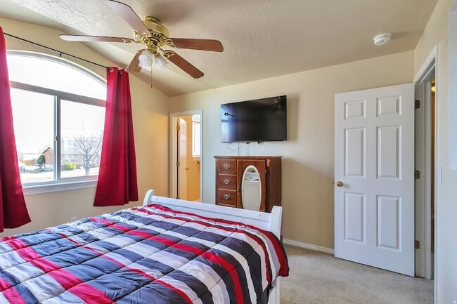 Building Photo - 5789 S 3500 W