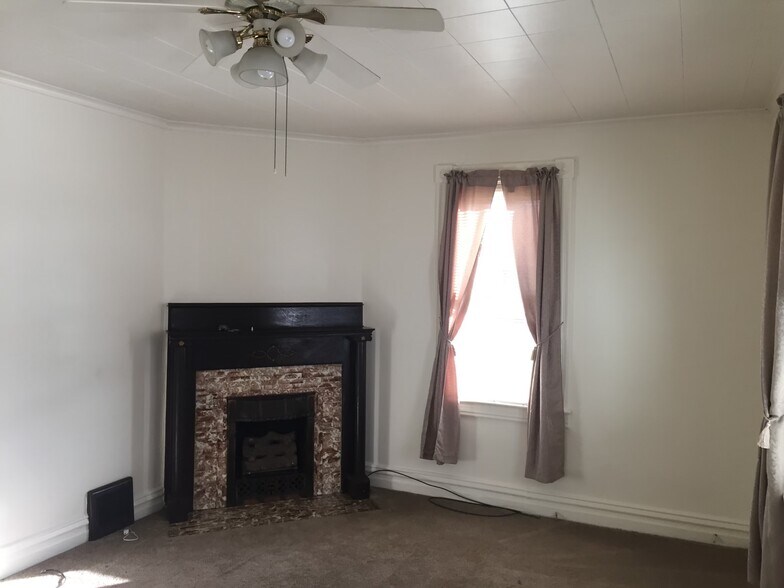 Building Photo - 117 N 6th Ave