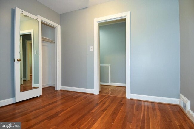 Building Photo - 6127 Brook Dr