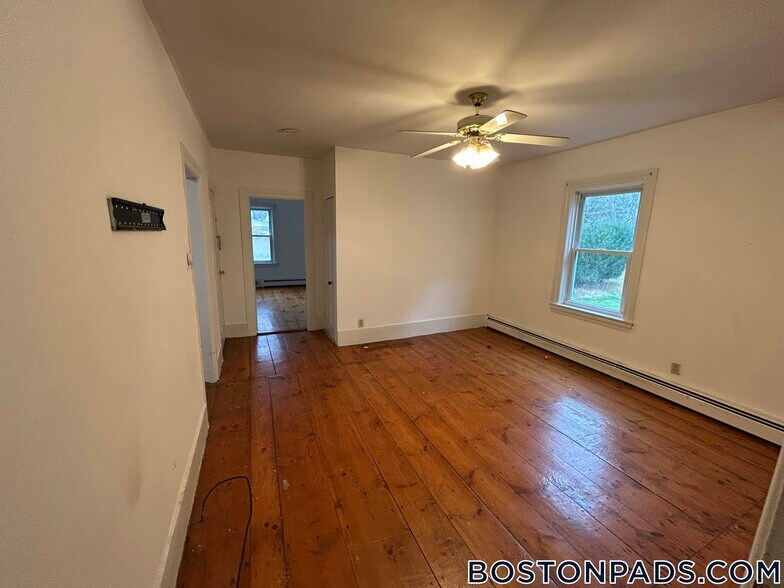 Building Photo - 60 Old Common Rd