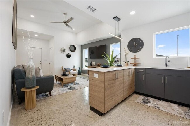 Building Photo - 27 Peach Ln