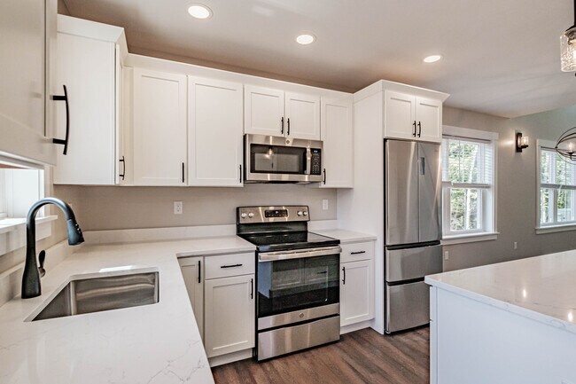 Building Photo - 11 Sunshine Cir