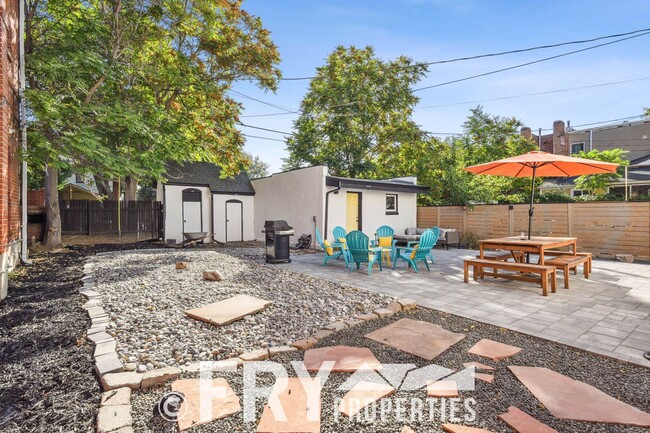 Building Photo - Stunning Victorian Home Near City Park