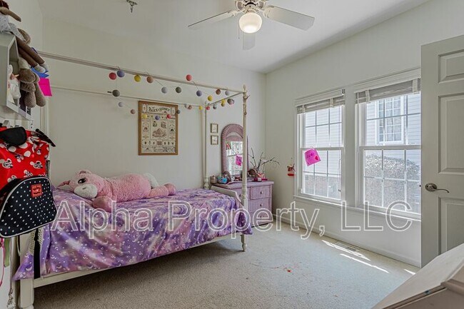 Building Photo - 209 Birchleaf Ln