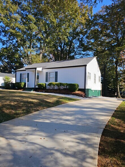 Building Photo - 1780 Crestridge Dr SE