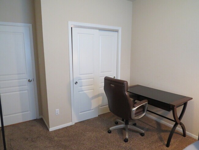 Building Photo - "Charming 4-Bed Oasis with Granite Touches...