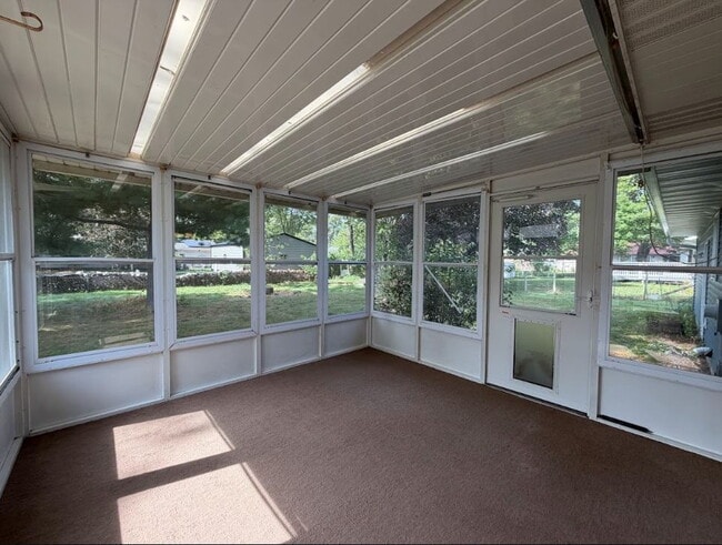 Building Photo - 3 Bedroom, 2.5 Bathroom Home with Fenced Yard & 2 Car Garage