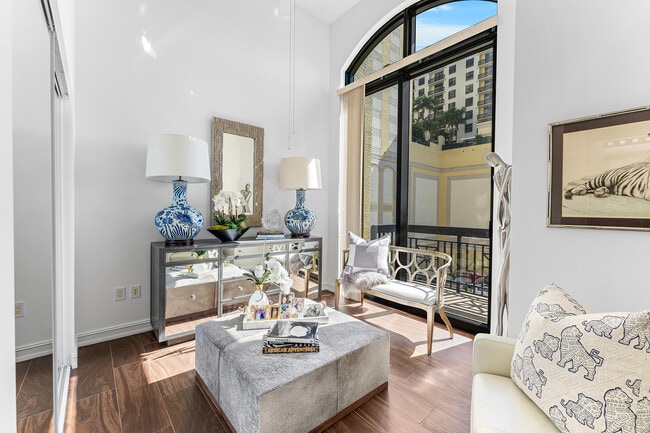 Building Photo - 701 S Olive Ave