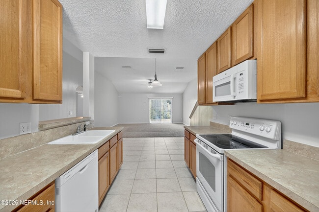 Building Photo - 9205 Redtail Dr