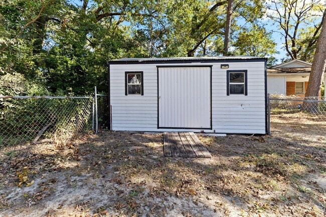 Building Photo - 1106 Bullard St