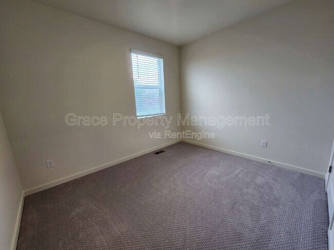 Building Photo - 508 Ledge St