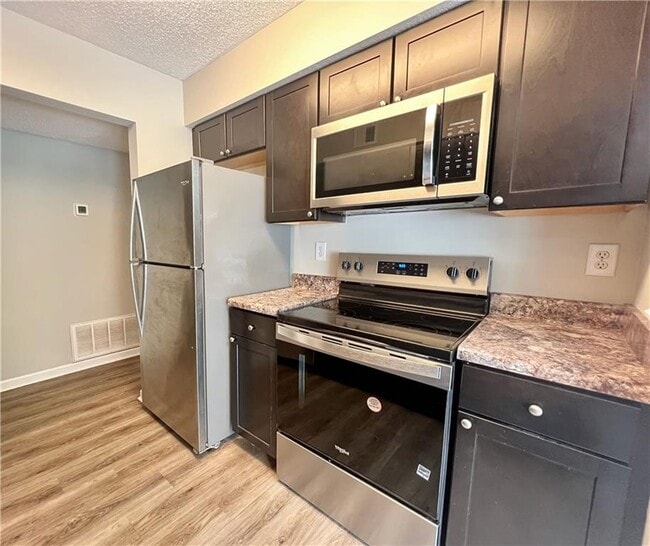 Building Photo - 1605 Huntingdon Chase