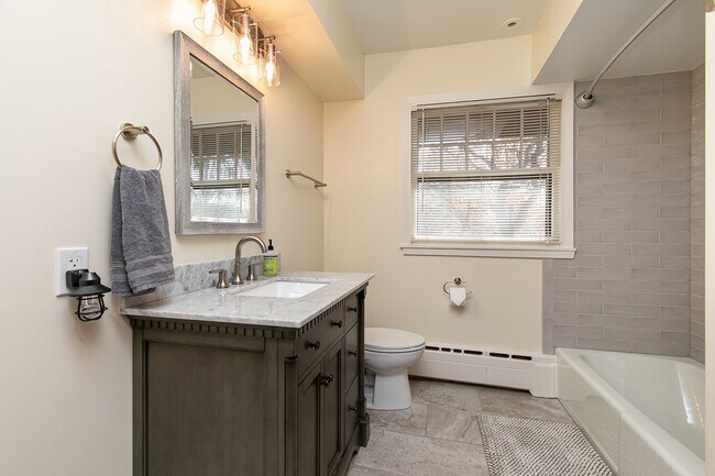 Guest Bath - 5505 Waterbury Rd
