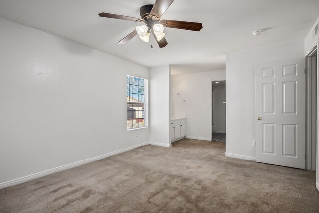 Building Photo - 231 W Horizon Ridge Pkwy