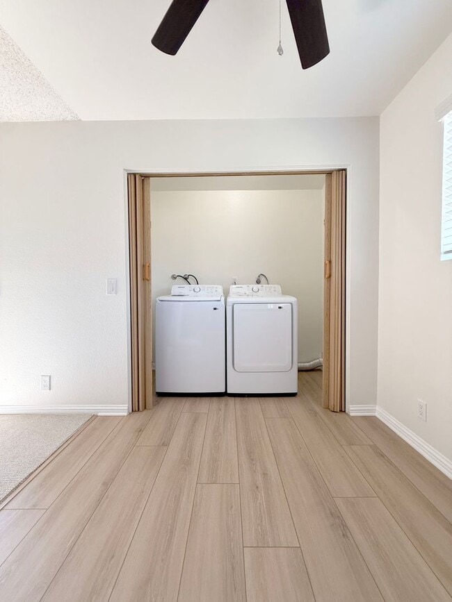 Building Photo - 1 Bed + 1 Bath Condo with 1 Carport