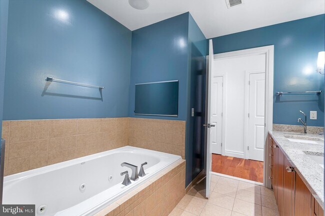 Building Photo - 147 Waterfront St