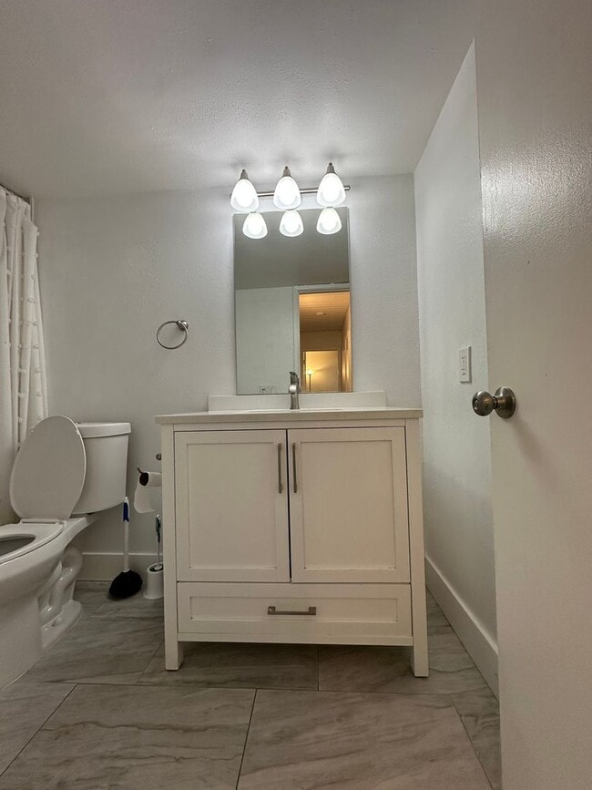 Building Photo - Modern 2-Bedroom Home in Mammoth Lakes