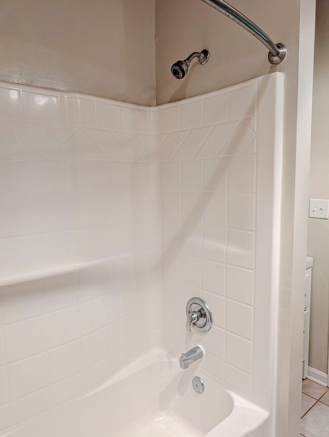 Building Photo - 12433 Cree Ln