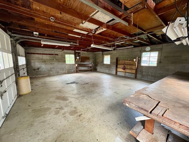 Building Photo - 3 Bedroom 2 Bathroom in Annville w/Huge Ga...