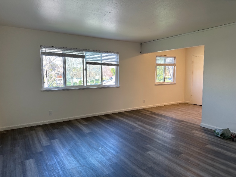 Building Photo - 1737 Ross Cir