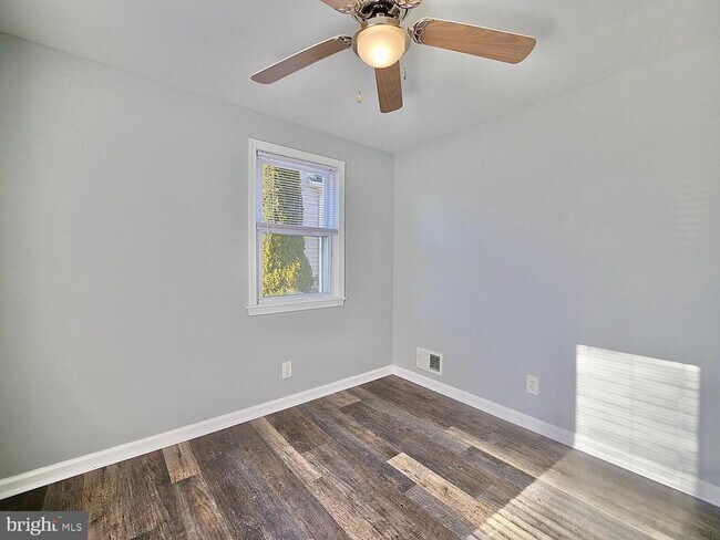 Building Photo - 40 Neeld Ln