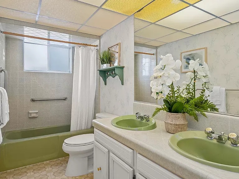 Building Photo - 250 Bartlett St