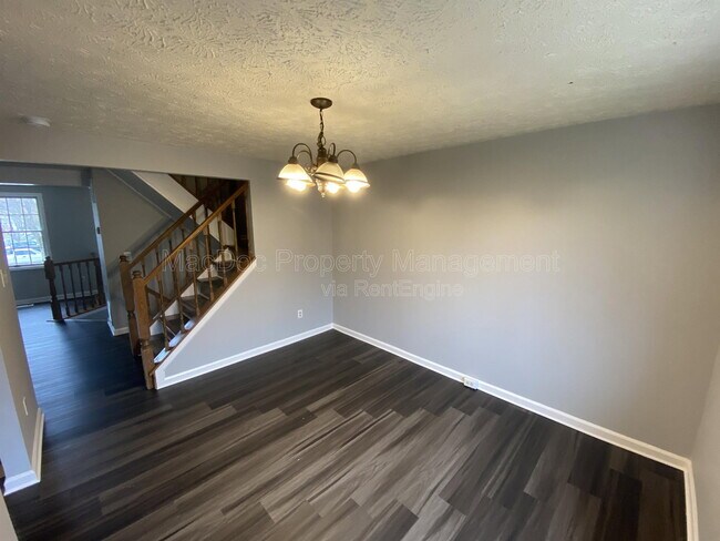 Building Photo - 300 Cross Ridge Ct