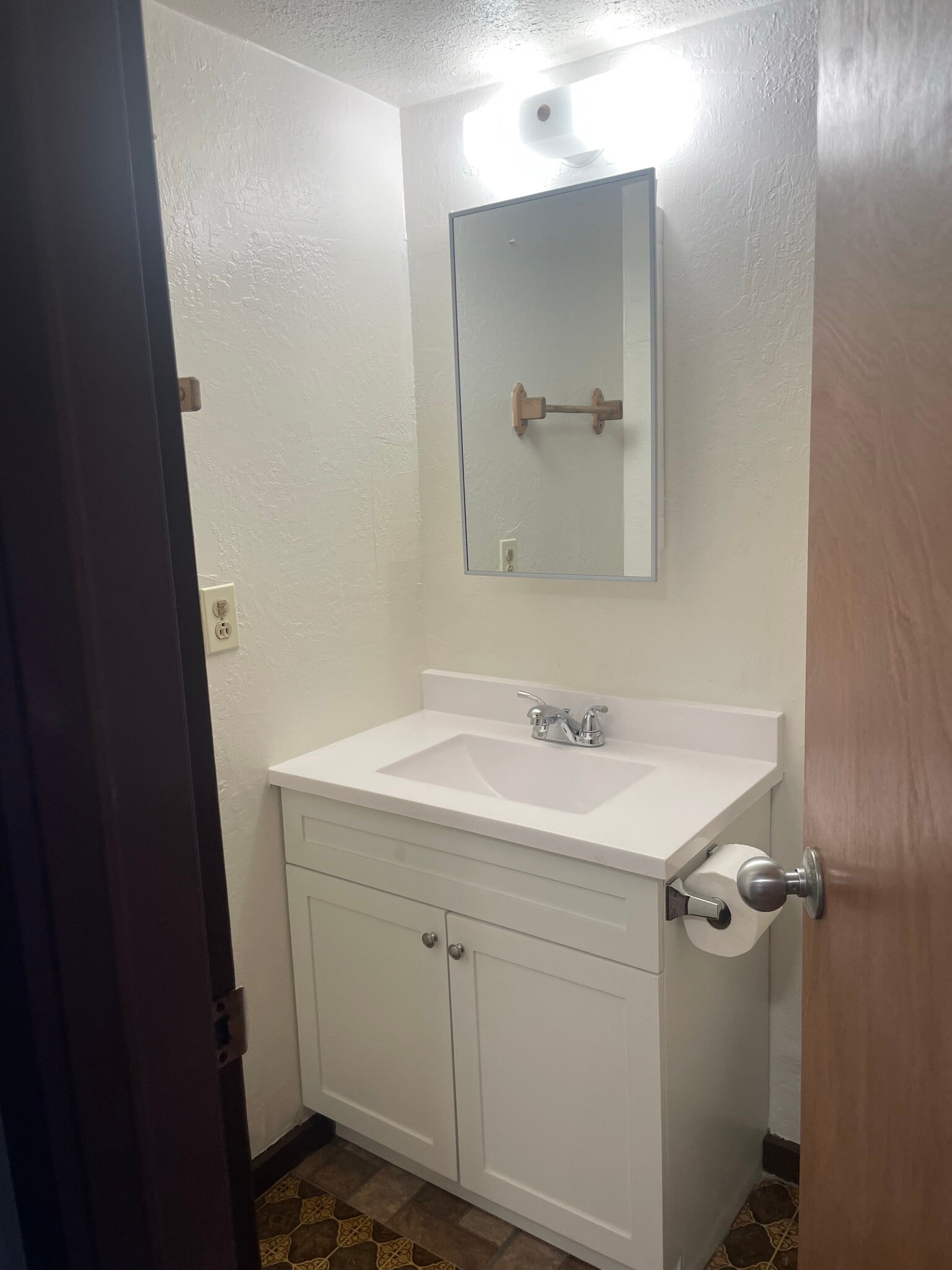 New vanity, top, mirror medicine cab - 1927 Kalani St