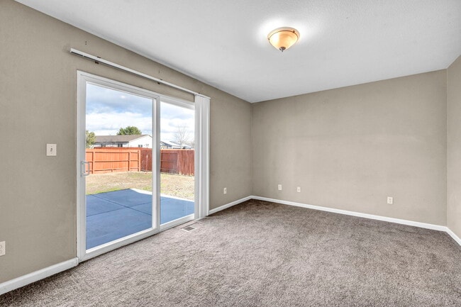 Building Photo - 17765 Oakview Ct