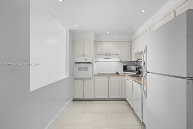 Building Photo - 19390 Collins Ave