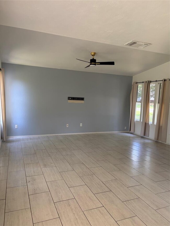 Building Photo - 3101 Birch Dr