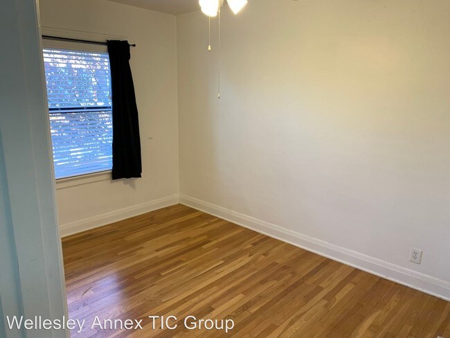 Building Photo - 1 br, 1 bath Apartment - 1405 SE Belmont St.